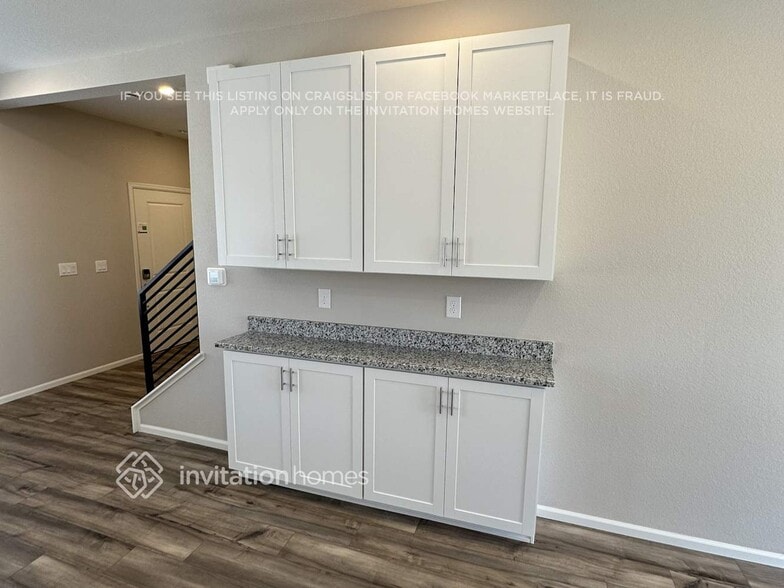 Building Photo - 3341 Streamwood Dr