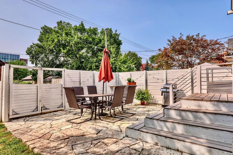 Building Photo - 1621 N Van Buren St