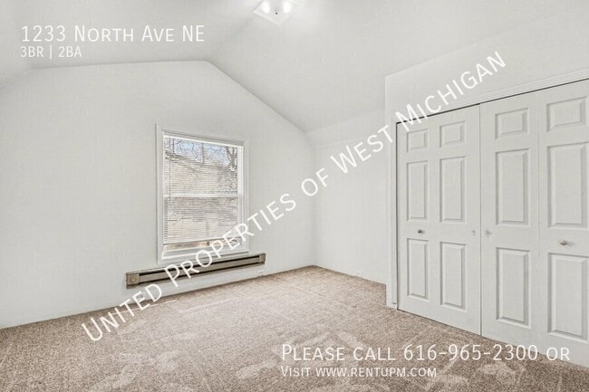 Building Photo - 1233 North Ave NE