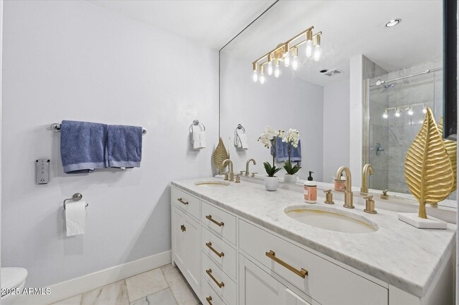 Building Photo - 3112 E Palo Verde Dr