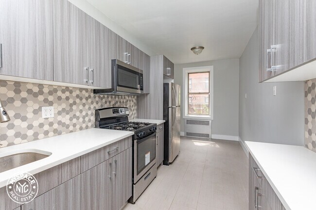 Building Photo - 111 E 21st St