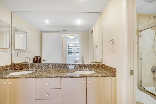 Building Photo - 6917 Collins Ave