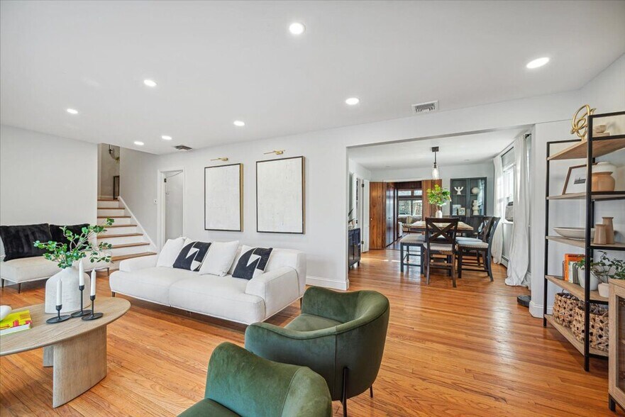 Building Photo - 16 Hickory Rd