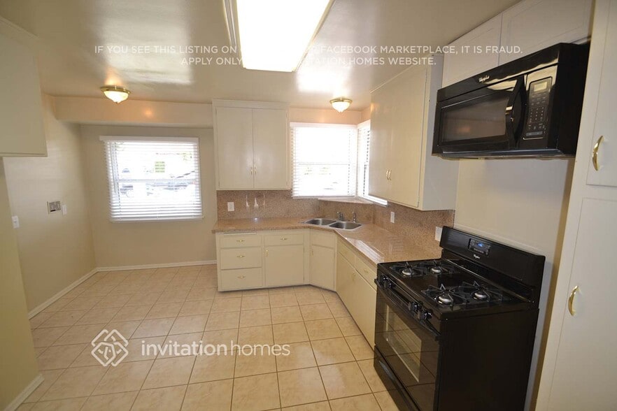 Building Photo - 2602 W 112th St