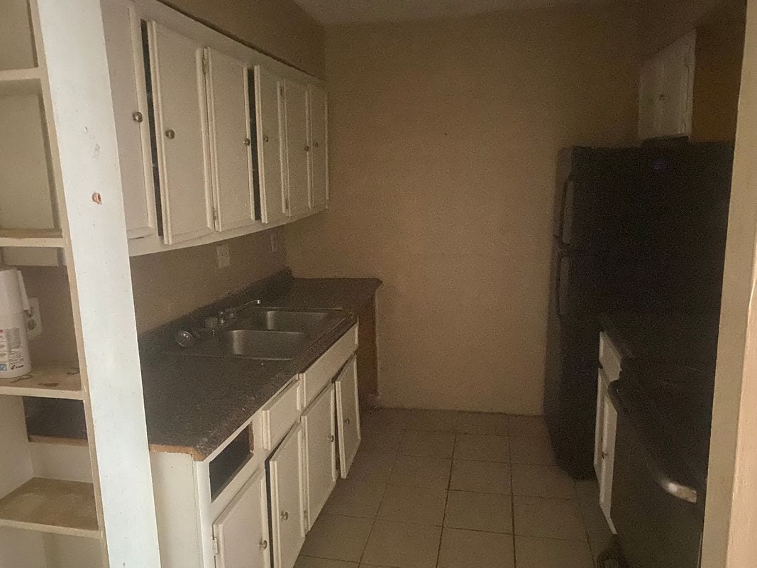 Building Photo - 1505 Camelot Dr