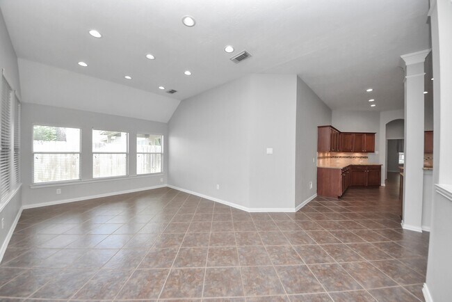 Building Photo - 18403 Sierra Falls Ct