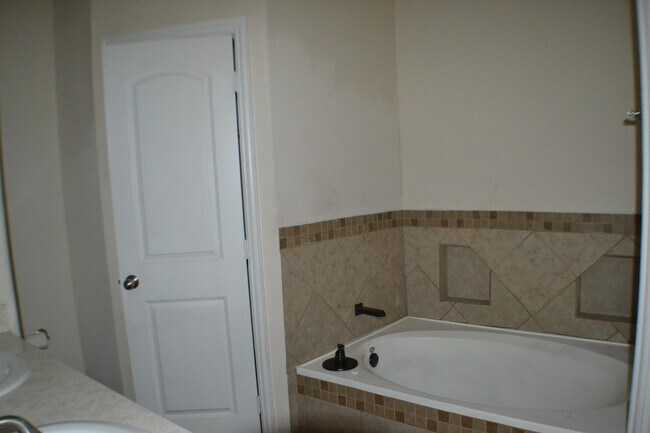 Building Photo - 4036 Eric Dr