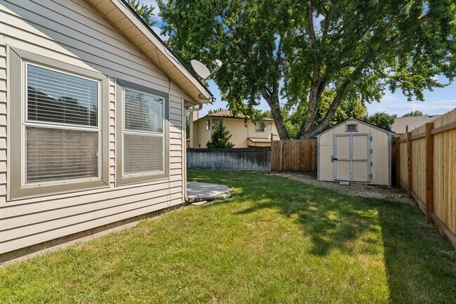 Building Photo - 5360 N Noble Fir Ave