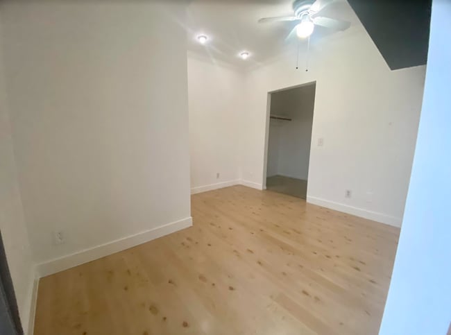 Building Photo - Beautiful Renovated Studio Apartment with ...