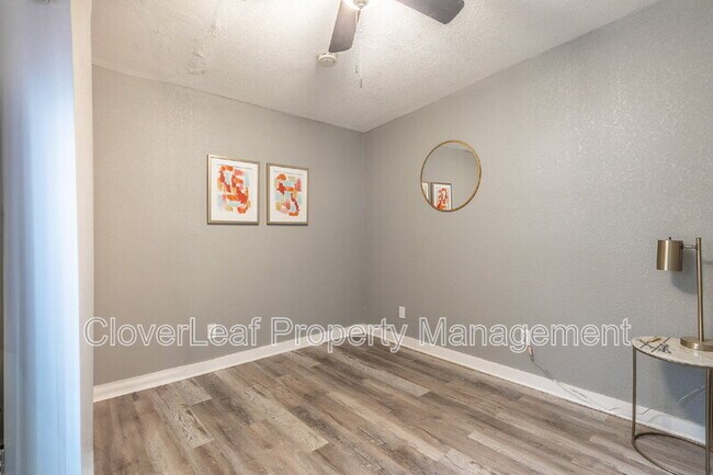 Building Photo - 432 E Drexel Ave