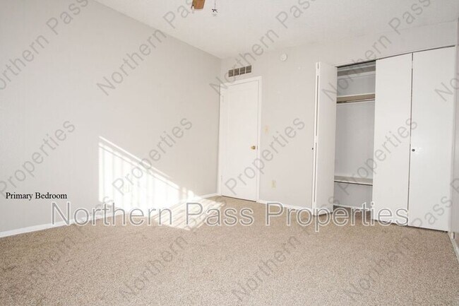 Building Photo - 10109 Milan St