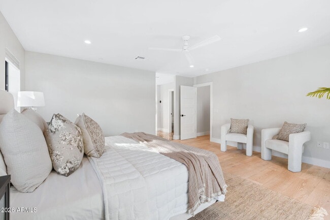 Building Photo - 3842 E San Miguel Ave