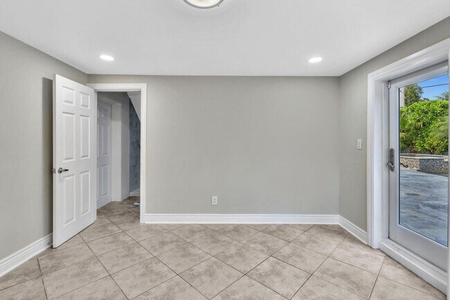 Building Photo - 3450 NE 19th Ave