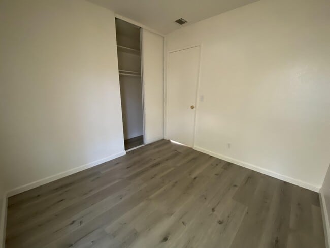 Building Photo - 2929 S Cedar Ridge Pl