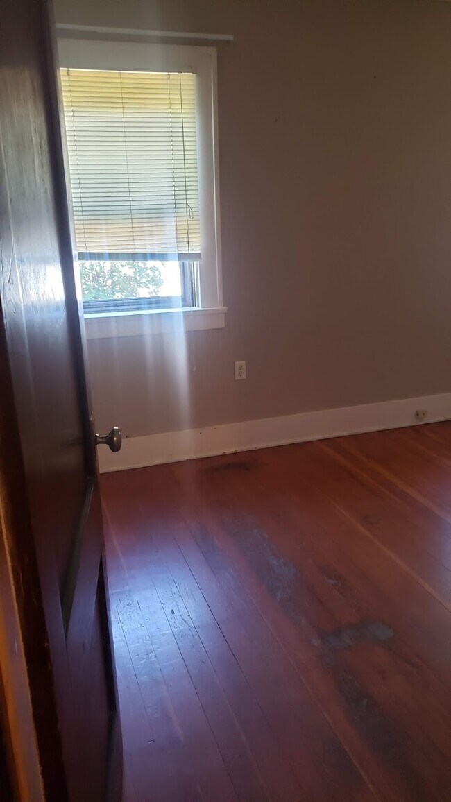 Building Photo - 803 E Flint St