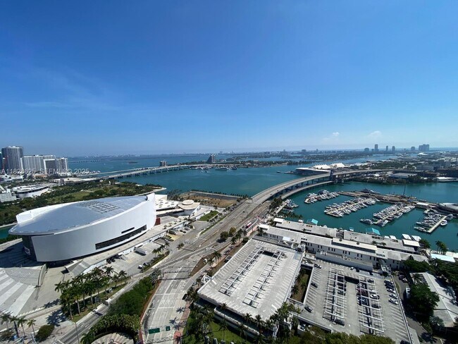 Building Photo - 398 NE 5th St