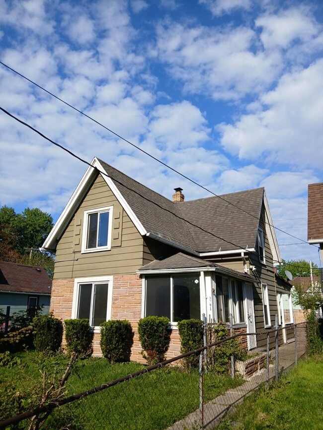 Building Photo - Newly Renovated 4BR/1BA Single-Family Home with Garage – Cleveland