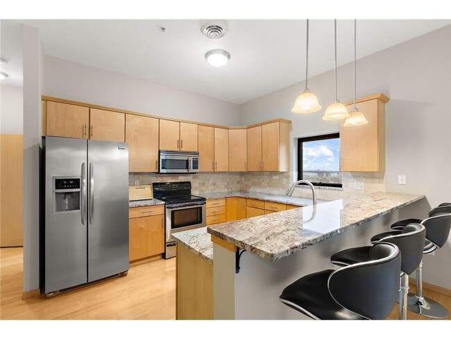 Building Photo - 270 4th St E