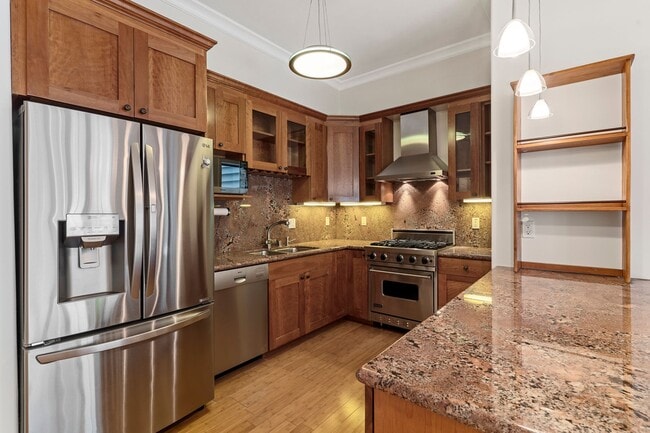 Building Photo - 2 Bed, 2 Bath, 2 Car Parking - Stunning Co...