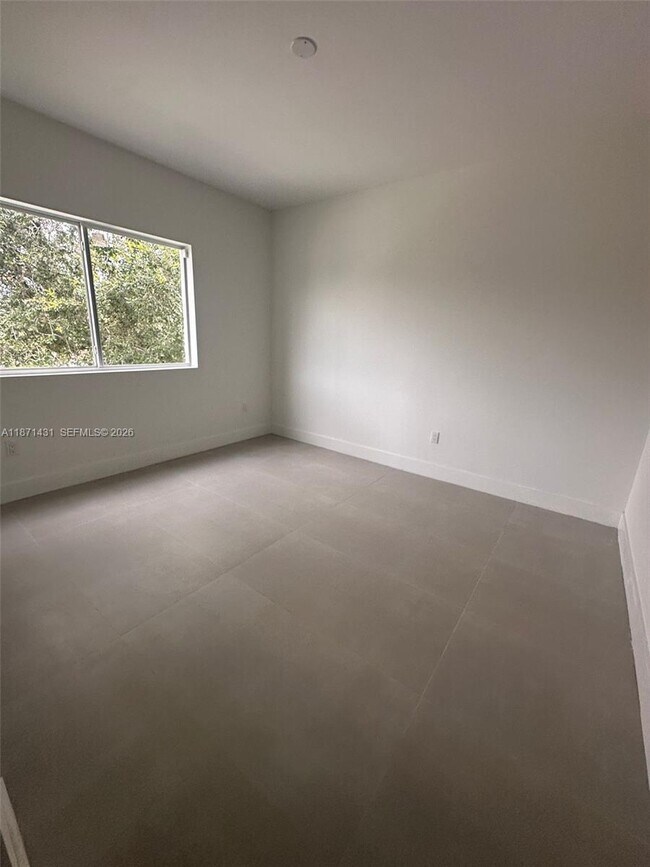 Building Photo - 532 NW 17th Ave