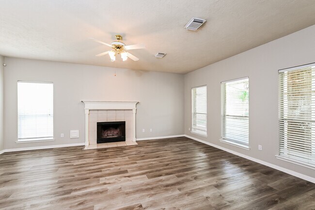Building Photo - 2634 Vermillion Dr