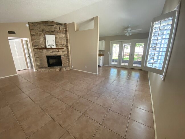 Building Photo - 2417 Brittany Ct