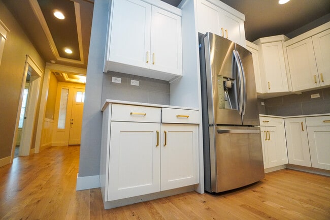 Building Photo - 2303 E Fratello St