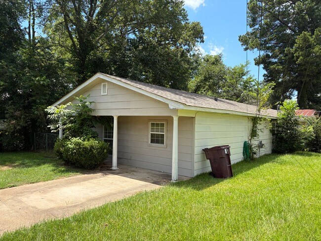 Building Photo - Blanchard 1 Bedroom
