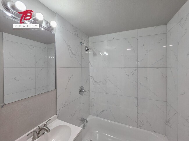 Building Photo - Charming and Newly Renovated 4-Bedroom Hom...