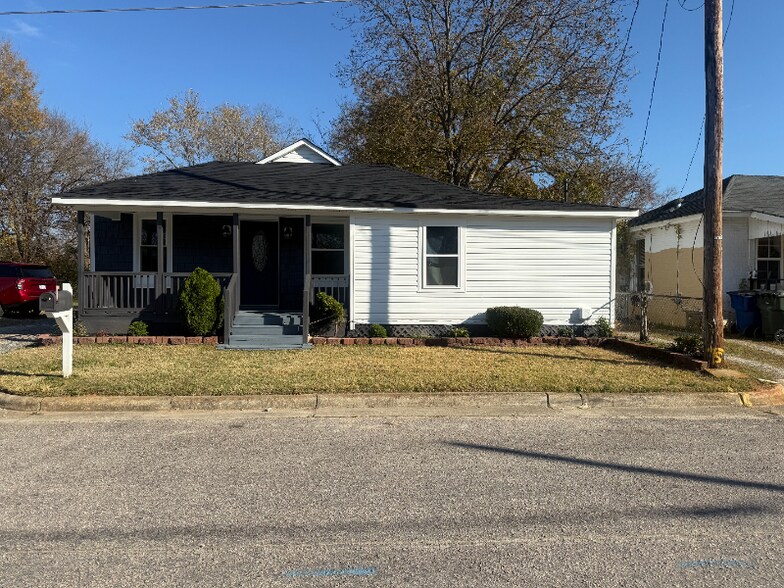 Primary Photo - 1621 Thompson St