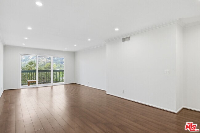 Building Photo - 2940 N Verdugo Rd