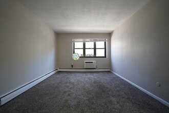 Building Photo - 39 Shepard St