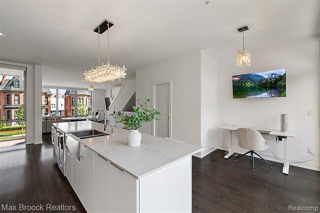 Building Photo - 284 Alfred St