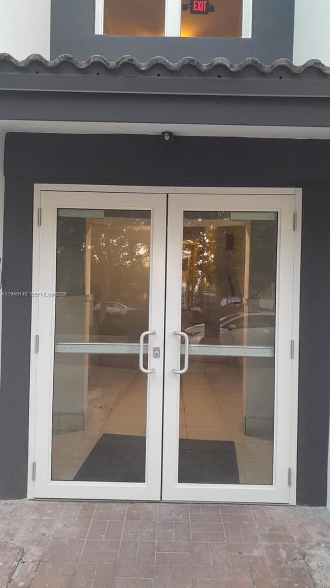 Building Photo - 852 SW 13th Ave