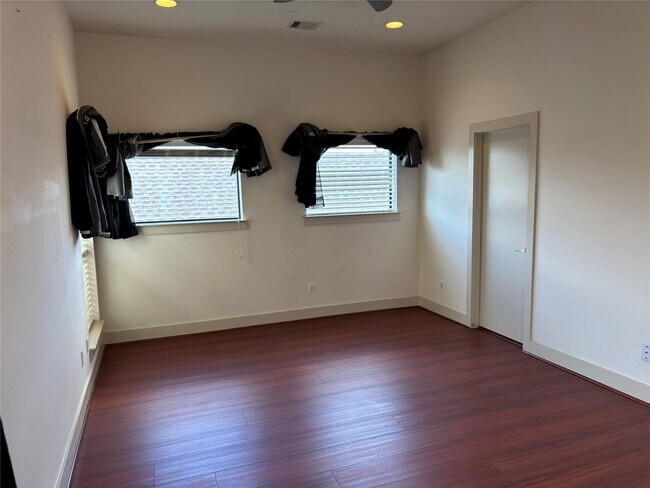 Building Photo - 1510 W 26th St