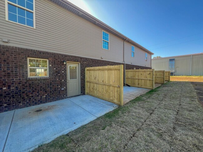 Building Photo - 1130 Pembroke Oak Grove Rd