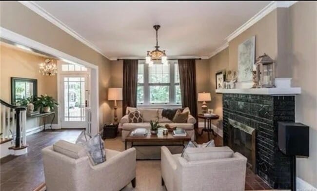 Building Photo - 3213 W Grace St