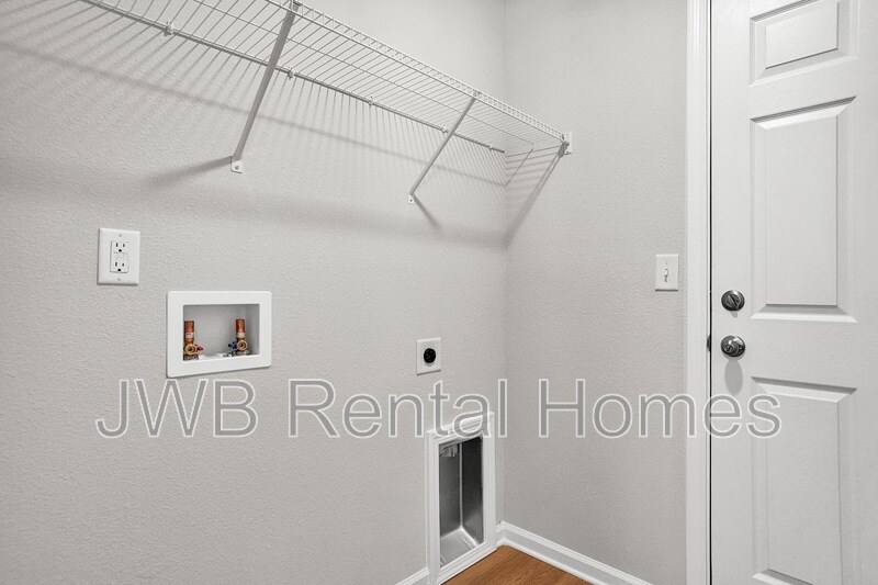 Building Photo - 2358 D St