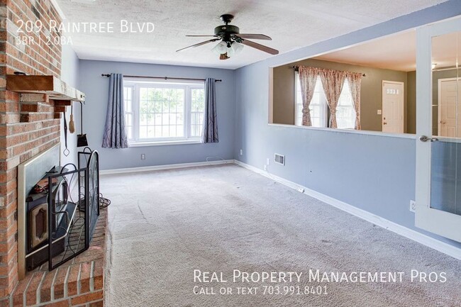 Building Photo - 209 Raintree Blvd