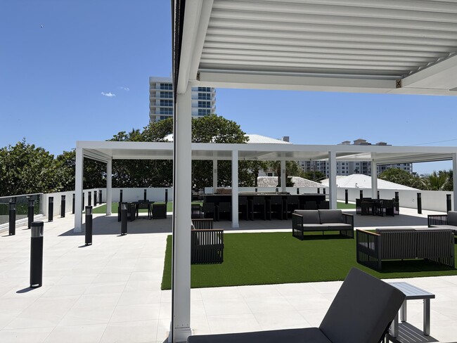 Building Photo - 3407 S Ocean Blvd