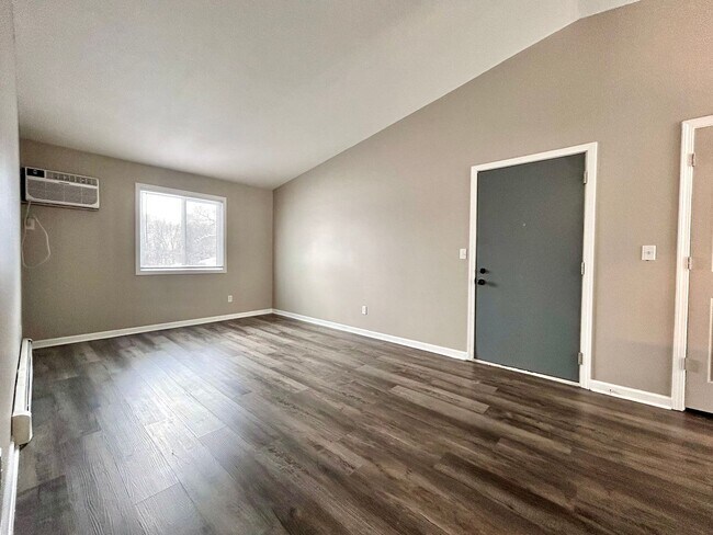 Building Photo - 3924 Kenowa Ave