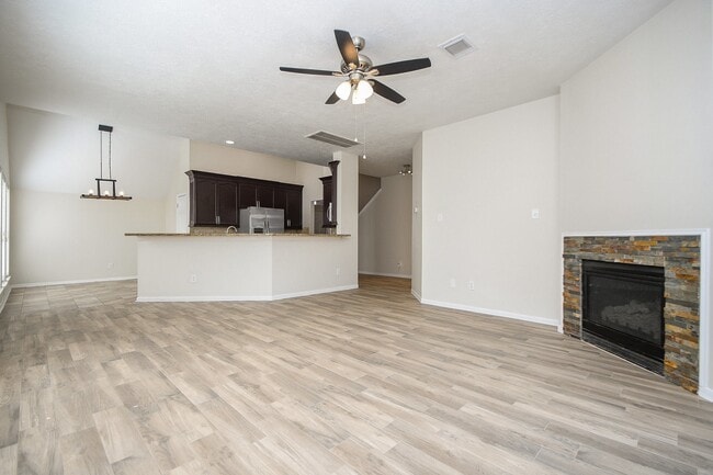 Building Photo - 139 Skycrest Dr