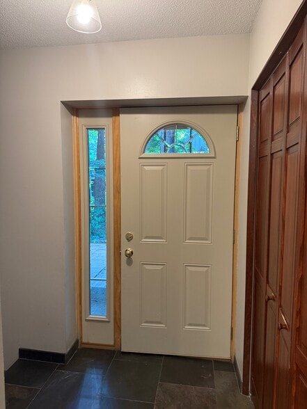 Welcome 2bd/1ba - 15931 18th Pl N