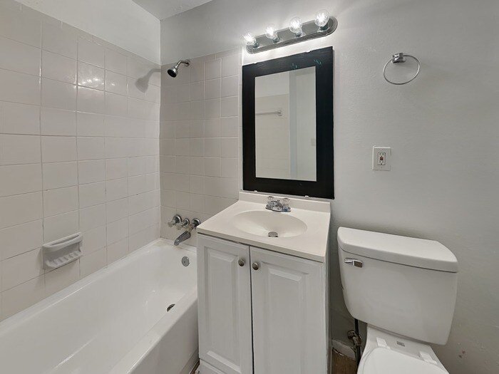 Building Photo - 2230 Rohr Dr