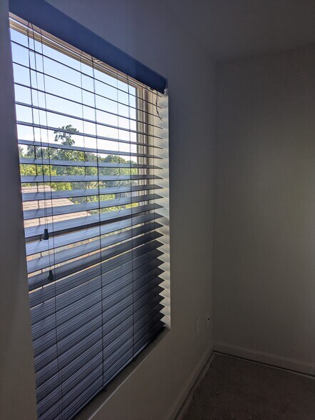 Building Photo - 34 S Hazel Ct