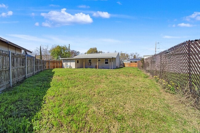 Building Photo - Beautifully Remodeled 3-Bedroom Home with Modern Upgrades