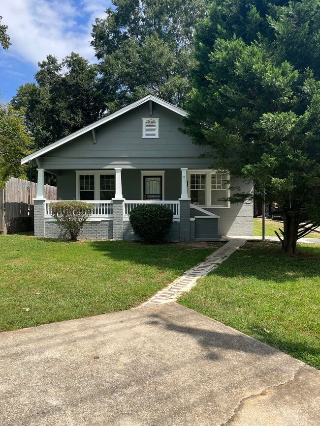 Building Photo - Spacious 2bd/1.5ba Home Minutes From W Midtown!