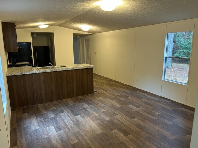 Building Photo - 1504 Jans Dr