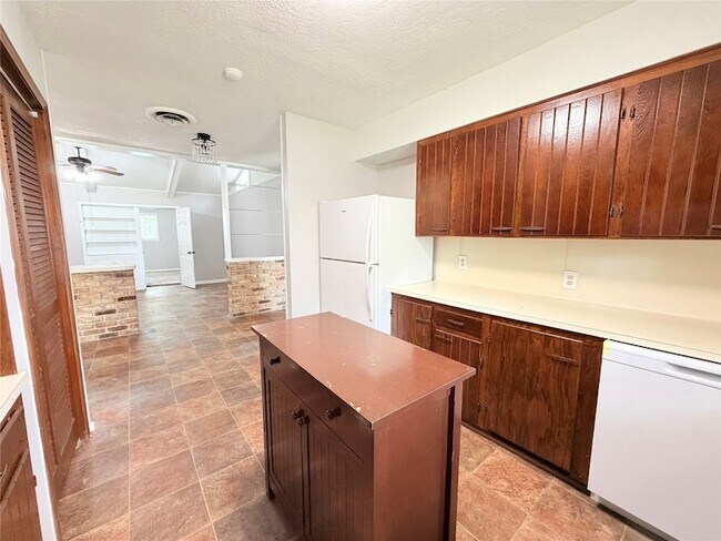 Building Photo - 20729 Canterbury Ln