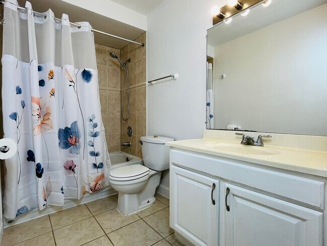 Building Photo - 8806 Briar Ct